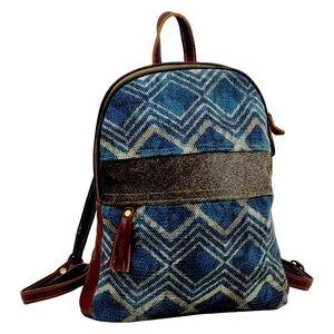 BLUE BREEZE BACKPACK BAG
S-1571. Myra bag. New with tags